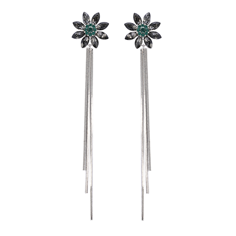 Vorrätige Ohrringe mit Blumenquasten, CZ, 2,5–3,0 $