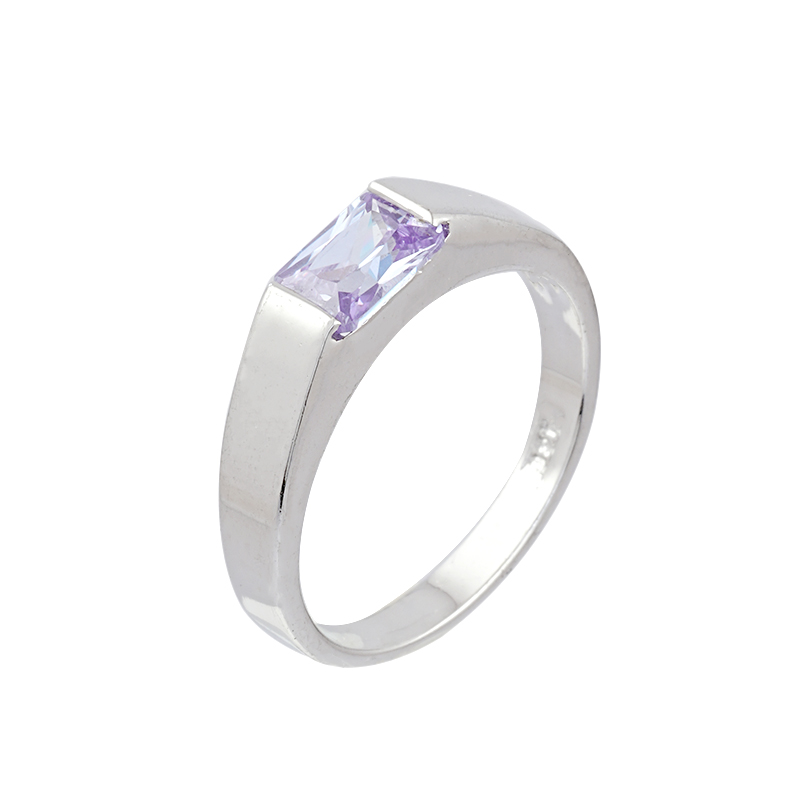 Einfacher Ring mit Glaskristalldekor