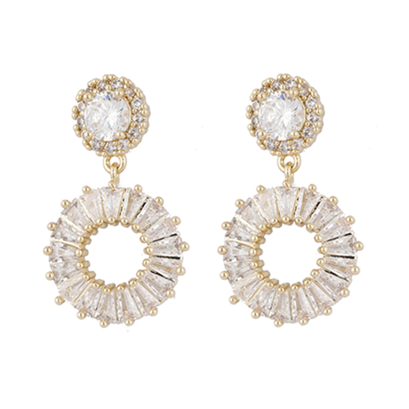 Vorrätig: Elegante weiße CZ-Ohrringe für 2,8–3,3 $