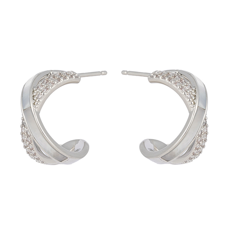 Einfache Ohrringe in C-Form. Preis verhandelbar: 2,5–3,0 $