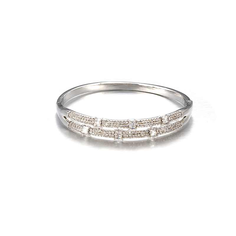 Rhodinierter Armreif mit CZ-Dekor $ 8,5– $ 9,1 