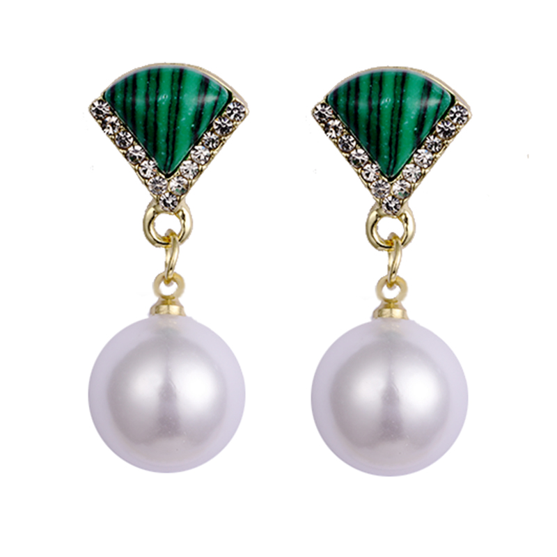 Perlenfächer-Ohrringe0,7–1,2 $
