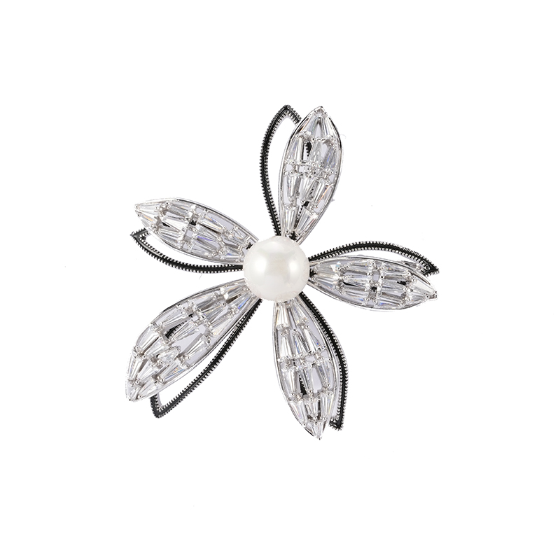 Blumenbrosche mit Perlenverzierung 7,0–7,5 $