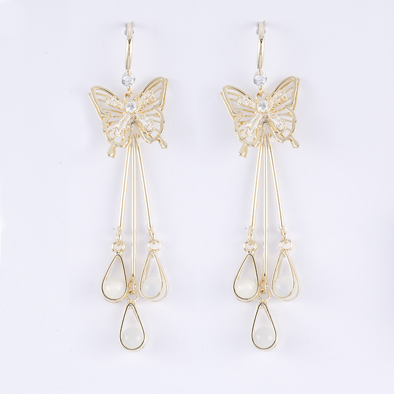 Messing-Quastenohrring mit Schmetterling zum Verkauf zwischen 1,0 und 1,6 US-Dollar